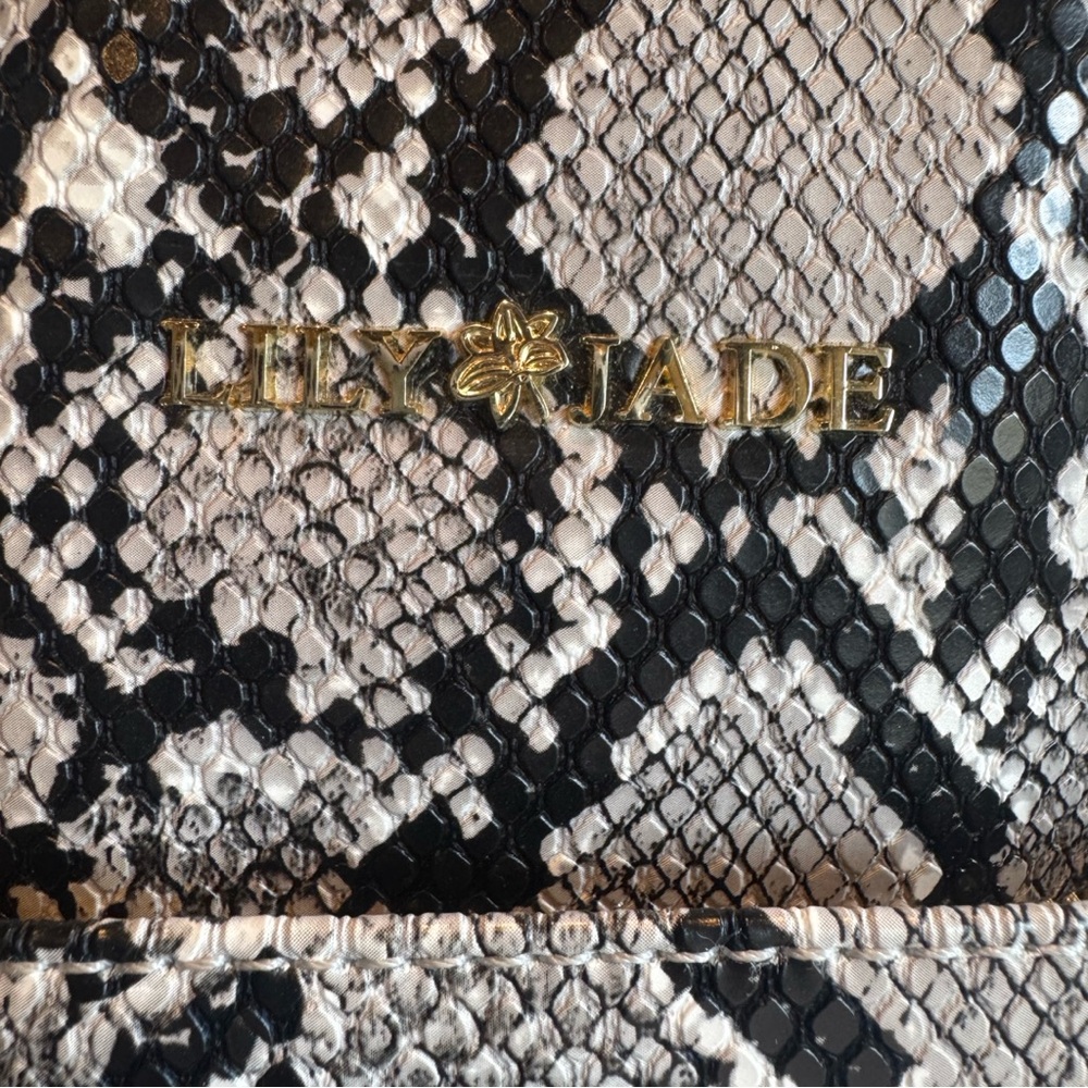Lilly Jade Medium Brittany Convertible Purse to Backpack Snakeskin Black & White - Picture 3 of 9